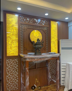 Hướng ban thờ chung cư có cần tuyệt đối hợp với tuổi của chủ nhà không?